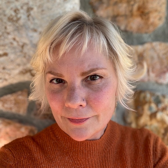Meet your Posher, Ona @mtn_upcycled - Picture 1 of 2